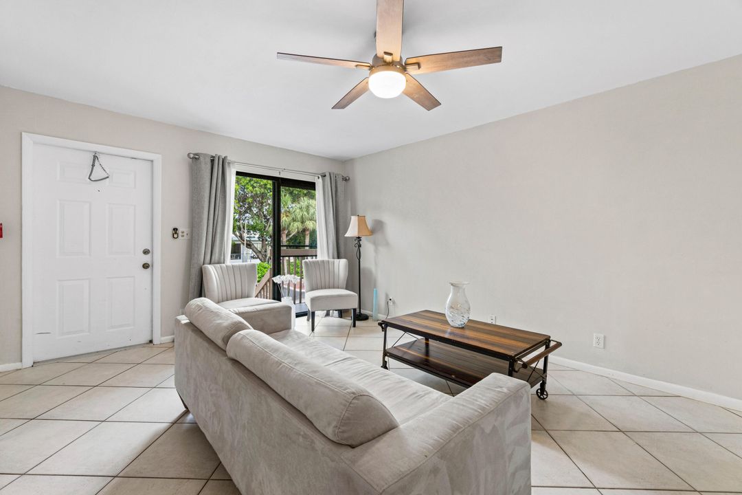 Active With Contract: $2,150 (2 beds, 2 baths, 800 Square Feet)