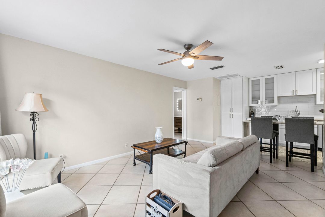 Active With Contract: $2,150 (2 beds, 2 baths, 800 Square Feet)