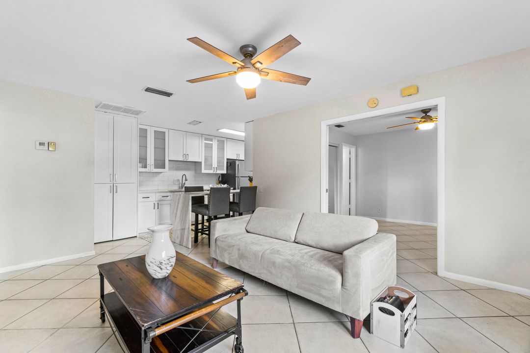 Active With Contract: $2,150 (2 beds, 2 baths, 800 Square Feet)