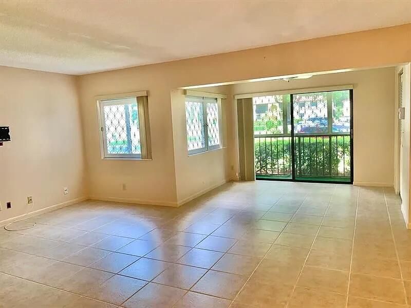 For Rent: $2,000 (2 beds, 2 baths, 1115 Square Feet)