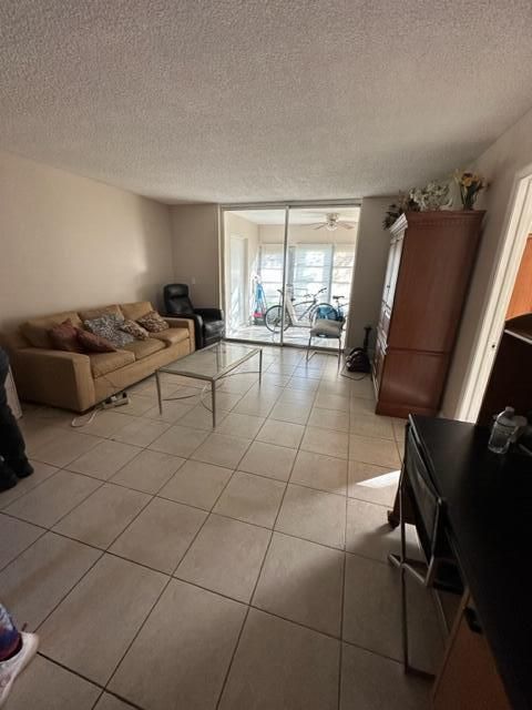 For Sale: $155,000 (2 beds, 2 baths, 1005 Square Feet)