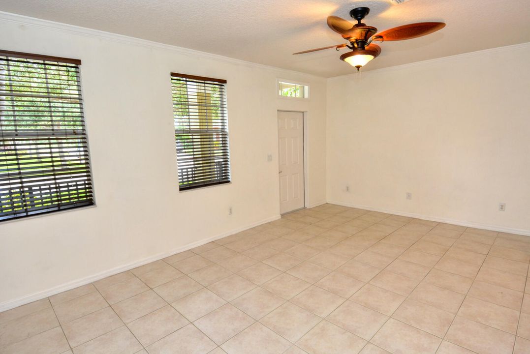 For Rent: $2,000 (3 beds, 2 baths, 1353 Square Feet)