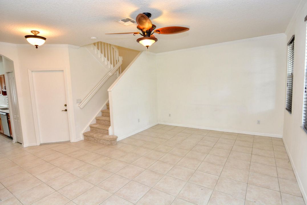 For Rent: $2,000 (3 beds, 2 baths, 1353 Square Feet)