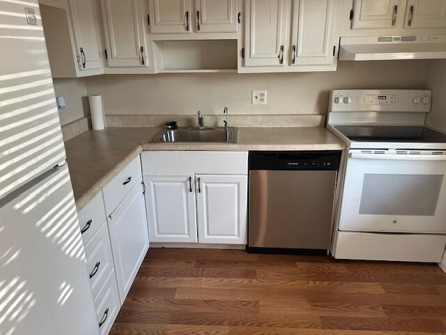 For Sale: $149,900 (2 beds, 2 baths, 925 Square Feet)