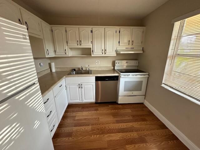 For Sale: $149,900 (2 beds, 2 baths, 925 Square Feet)