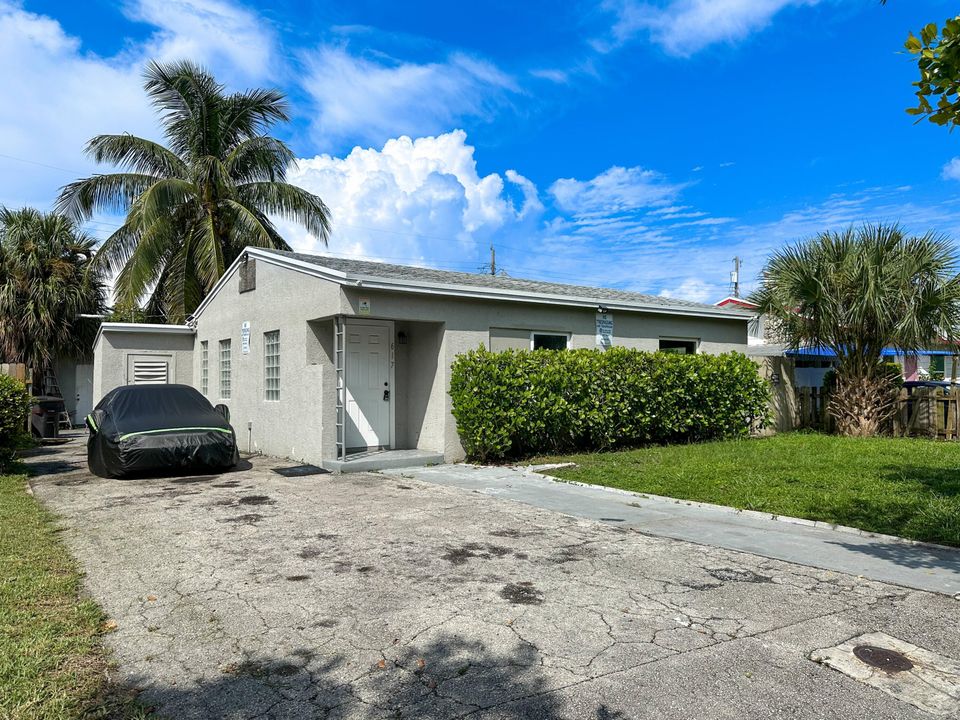 Active With Contract: $250,000 (2 beds, 2 baths, 1230 Square Feet)