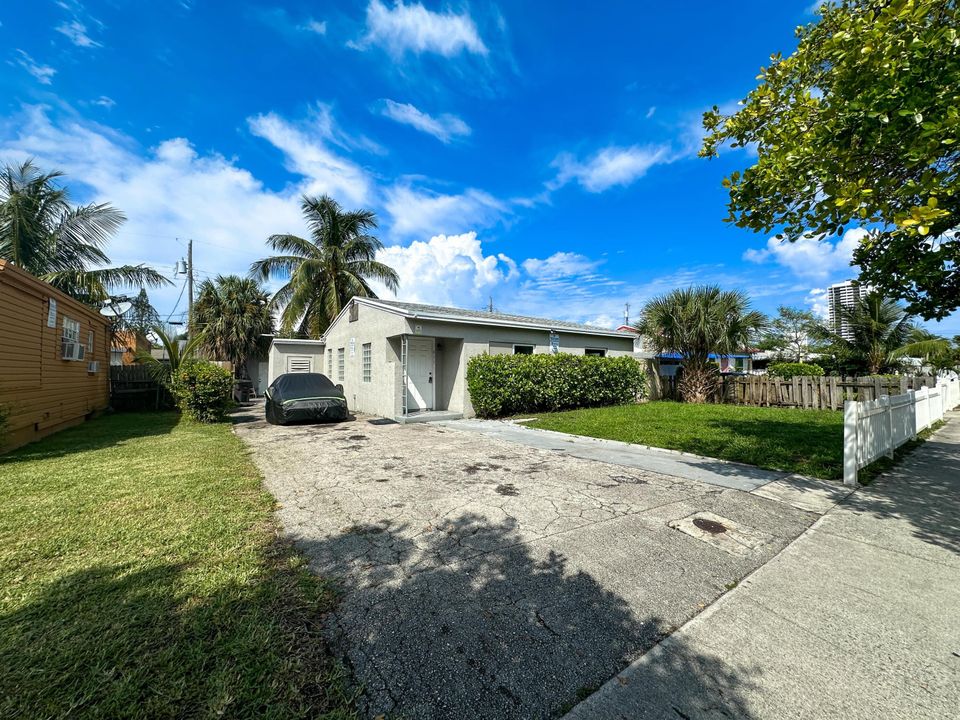 Active With Contract: $250,000 (2 beds, 2 baths, 1230 Square Feet)