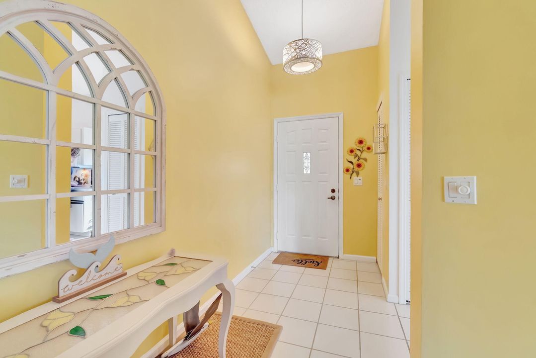 For Sale: $359,900 (2 beds, 2 baths, 1314 Square Feet)