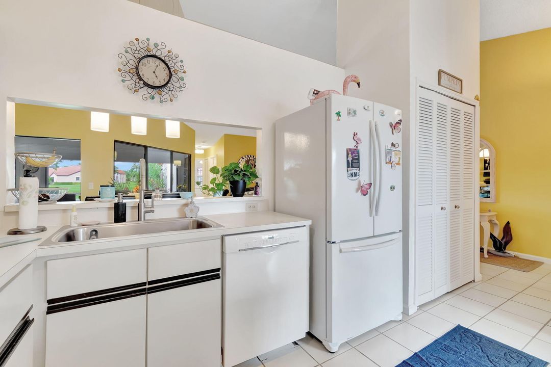 For Sale: $359,900 (2 beds, 2 baths, 1314 Square Feet)