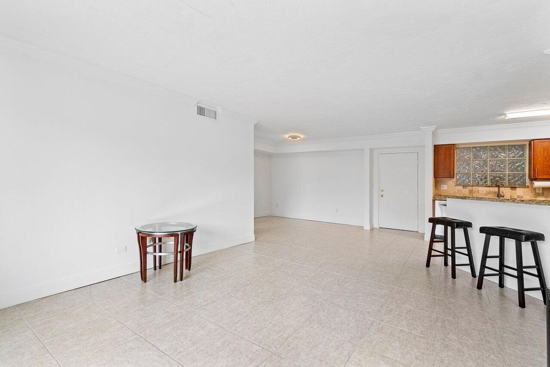 For Sale: $269,900 (2 beds, 2 baths, 1088 Square Feet)