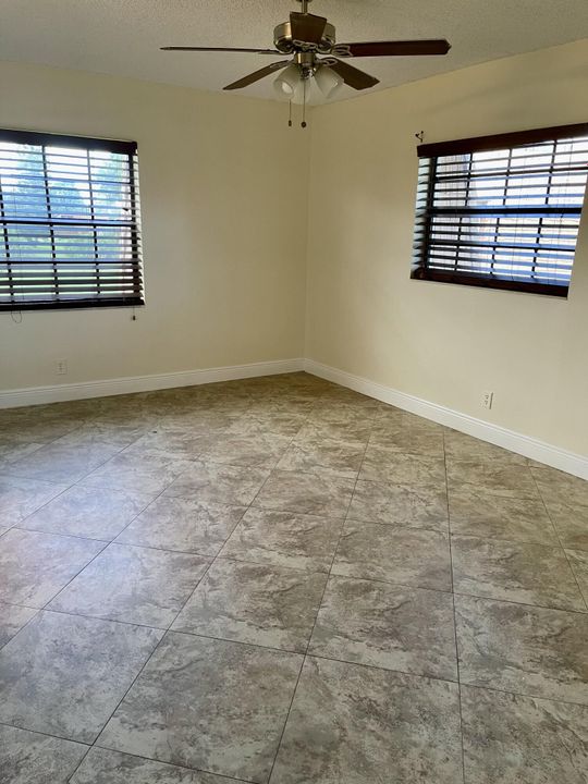 For Sale: $234,575 (2 beds, 2 baths, 883 Square Feet)