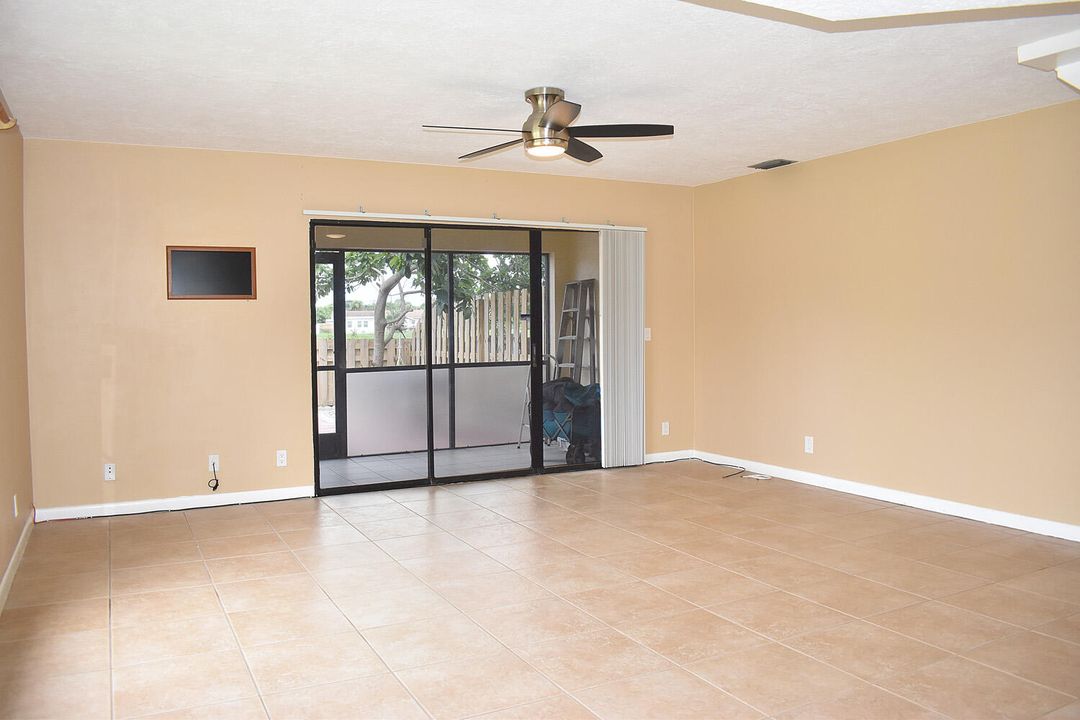 For Rent: $2,500 (3 beds, 2 baths, 1396 Square Feet)