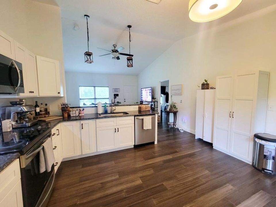 For Sale: $485,000 (3 beds, 2 baths, 1395 Square Feet)