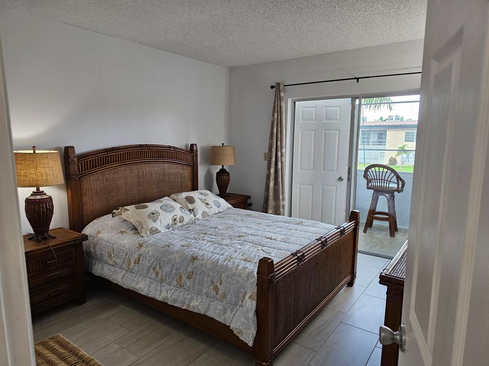 For Rent: $2,000 (2 beds, 2 baths, 820 Square Feet)