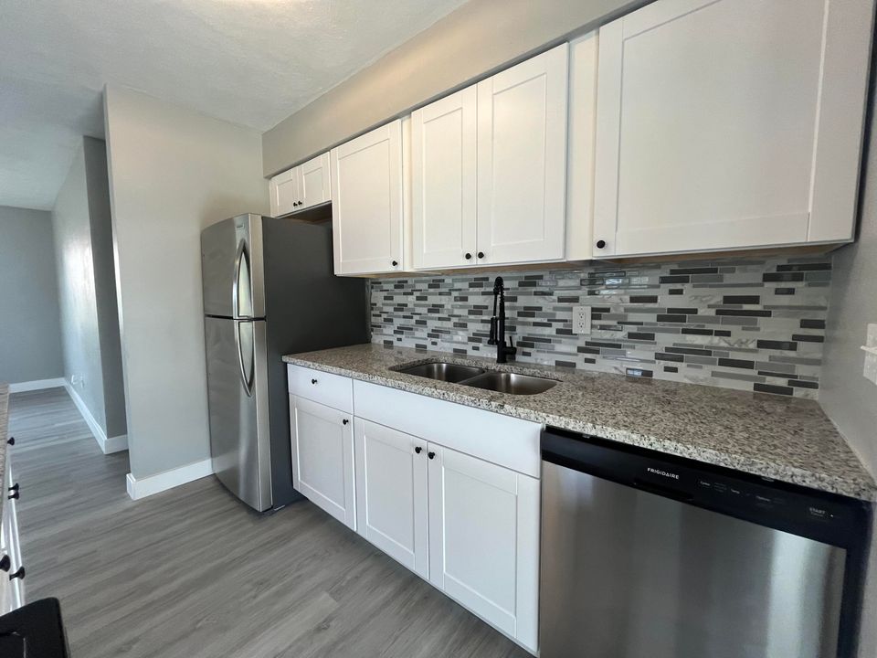 For Sale: $274,900 (3 beds, 1 baths, 936 Square Feet)