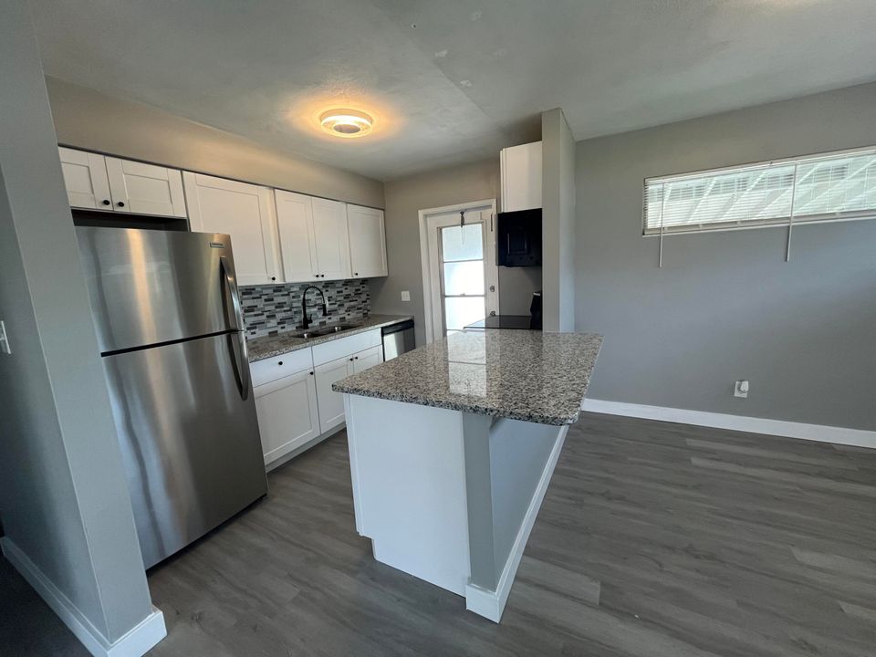 For Sale: $274,900 (3 beds, 1 baths, 936 Square Feet)