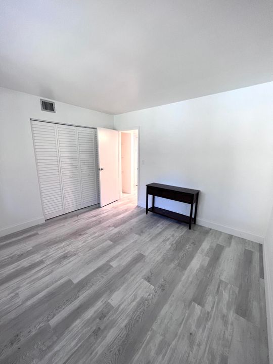 For Rent: $2,850 (2 beds, 2 baths, 957 Square Feet)