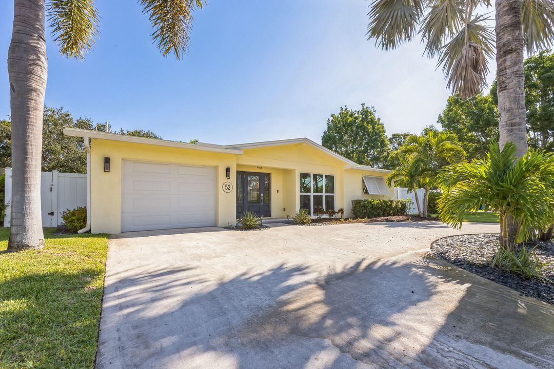 For Sale: $1,050,000 (3 beds, 2 baths, 2006 Square Feet)