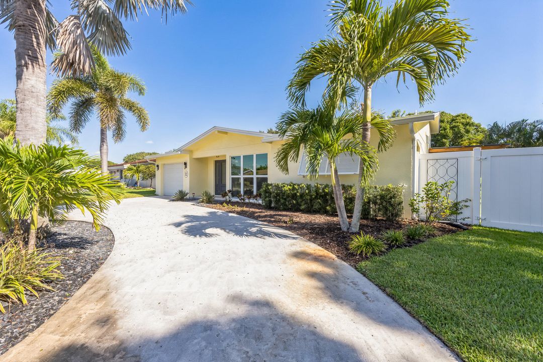 For Sale: $1,050,000 (3 beds, 2 baths, 2006 Square Feet)