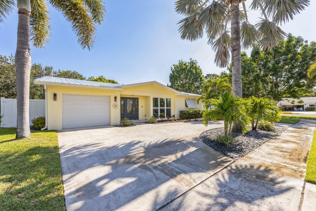 For Sale: $1,050,000 (3 beds, 2 baths, 2006 Square Feet)