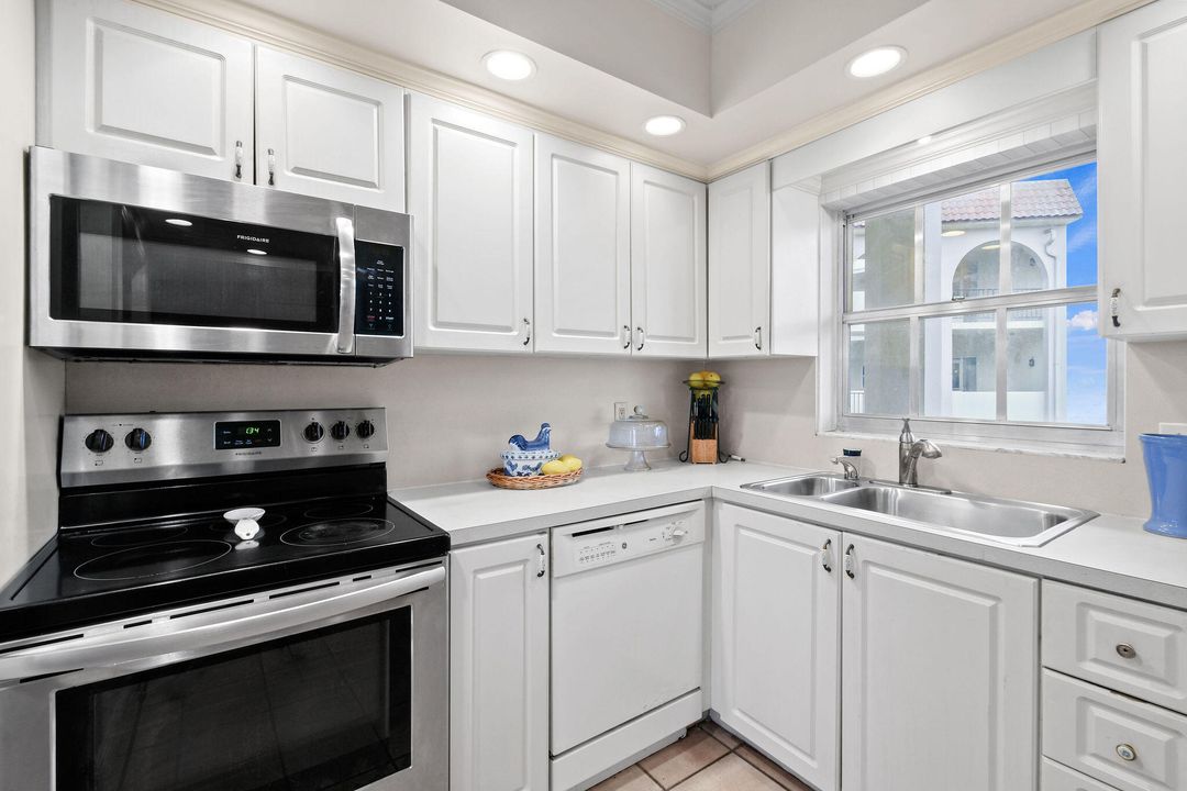 For Sale: $529,000 (2 beds, 2 baths, 1395 Square Feet)