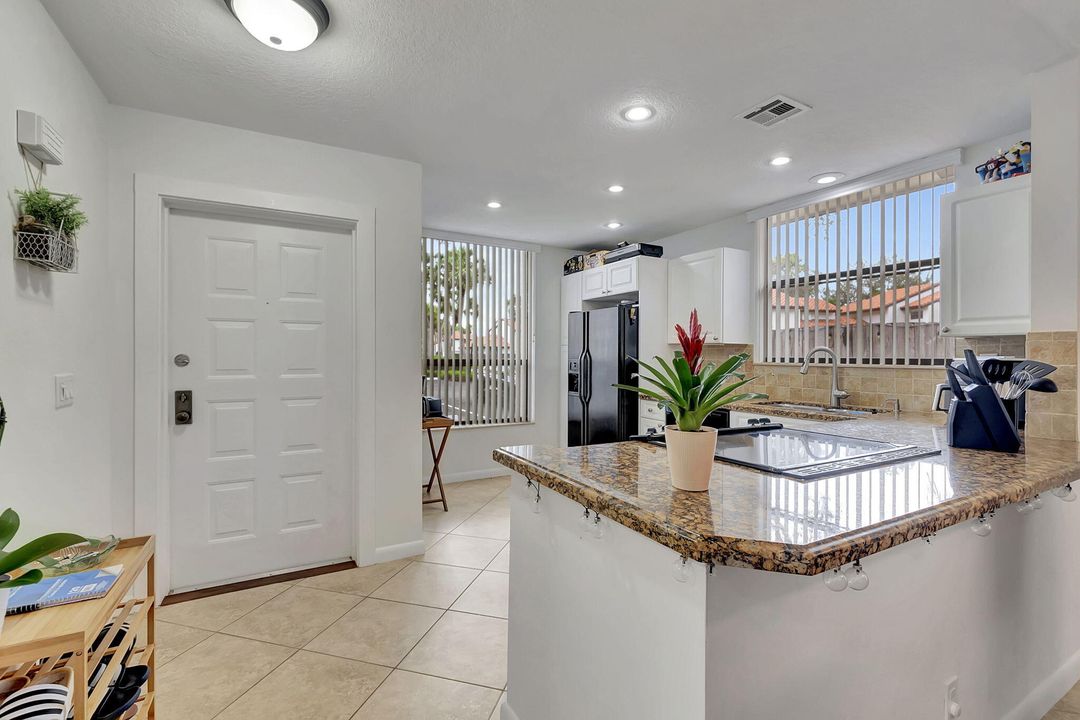 For Sale: $399,000 (2 beds, 2 baths, 1108 Square Feet)