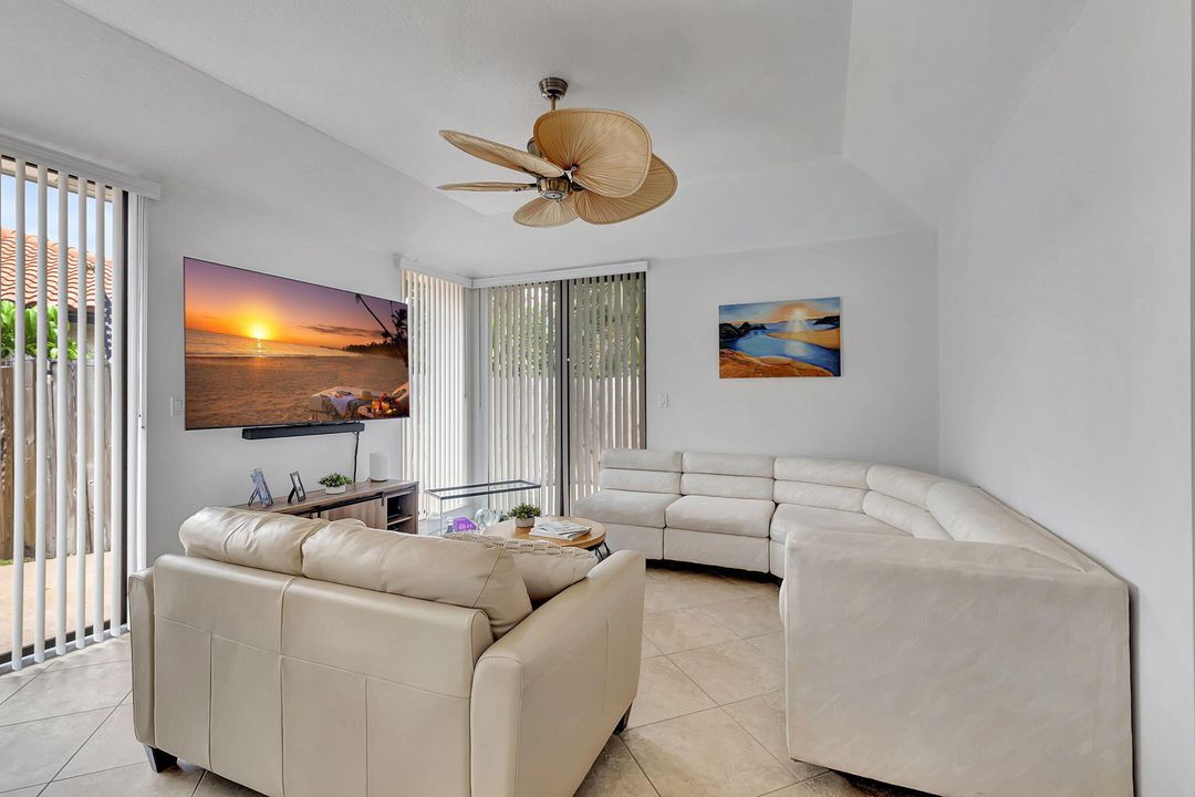 For Sale: $399,000 (2 beds, 2 baths, 1108 Square Feet)