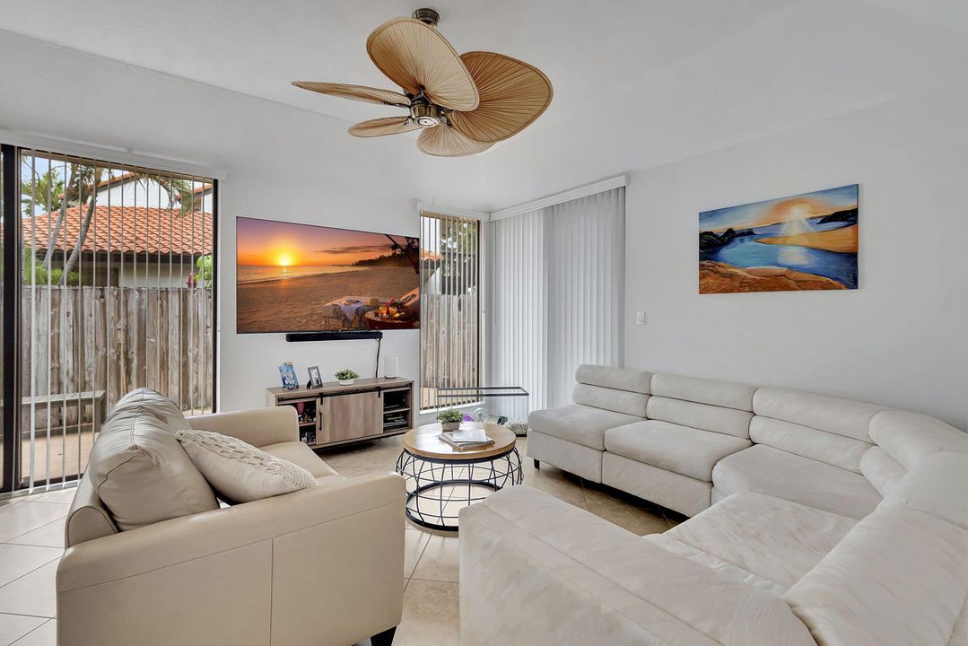 For Sale: $399,000 (2 beds, 2 baths, 1108 Square Feet)