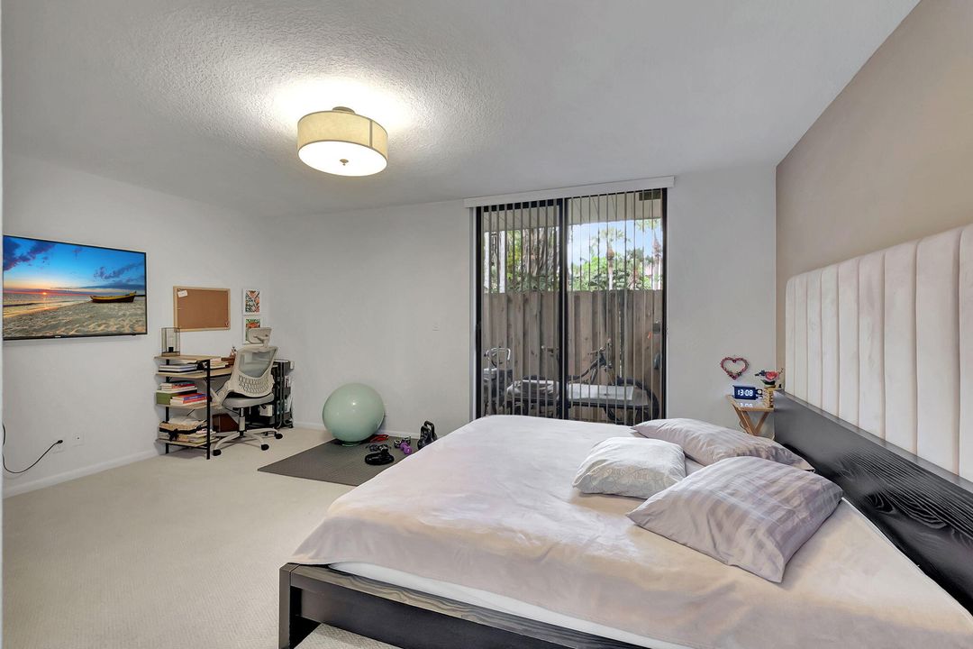 For Sale: $399,000 (2 beds, 2 baths, 1108 Square Feet)