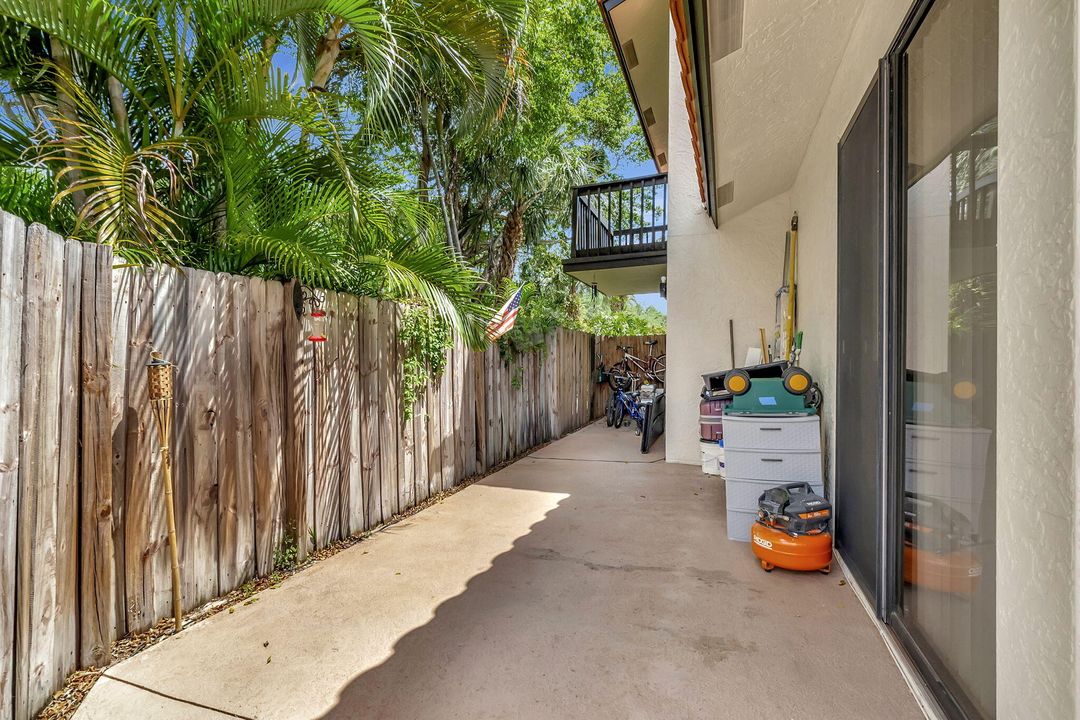 For Sale: $399,000 (2 beds, 2 baths, 1108 Square Feet)