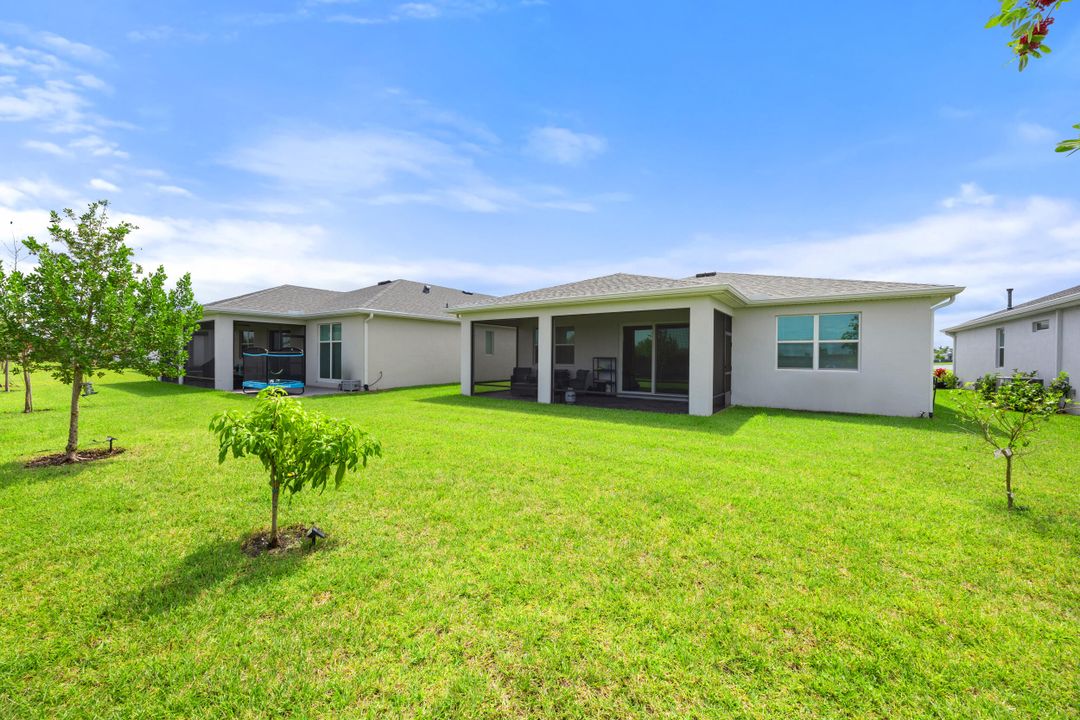 For Sale: $439,999 (3 beds, 2 baths, 1657 Square Feet)