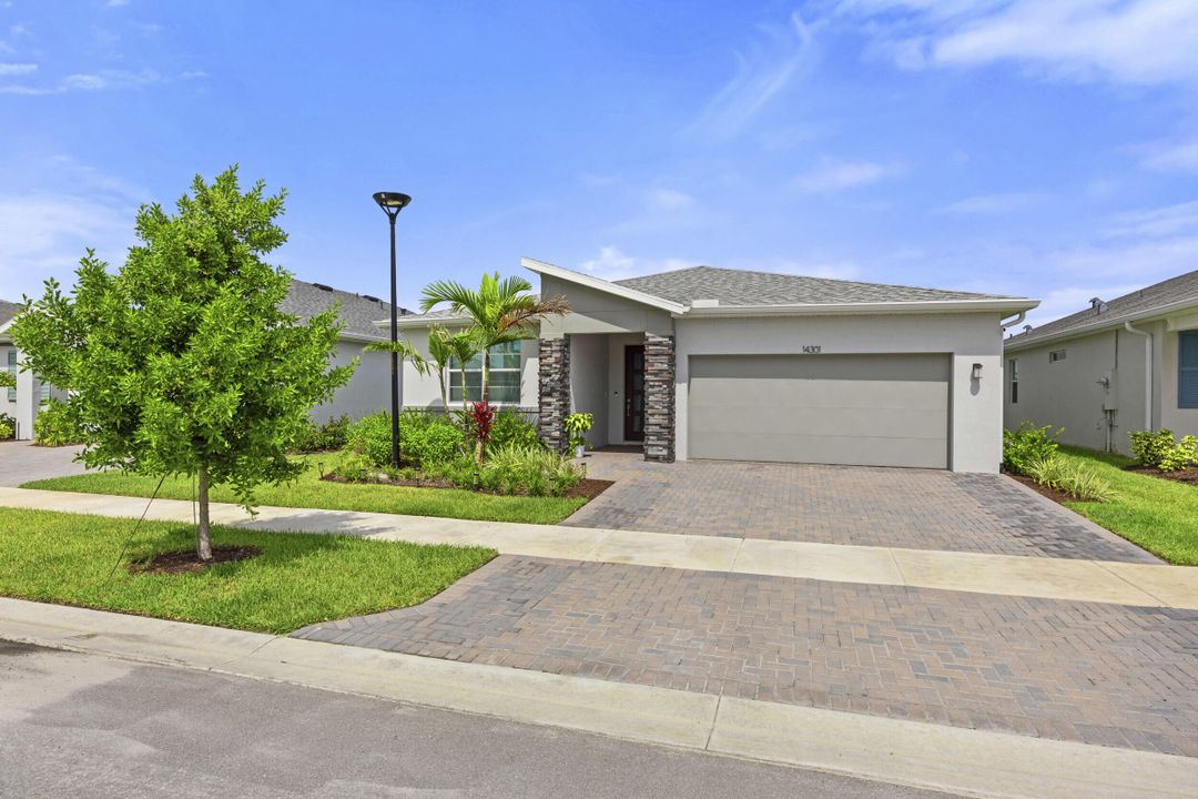 For Sale: $439,999 (3 beds, 2 baths, 1657 Square Feet)