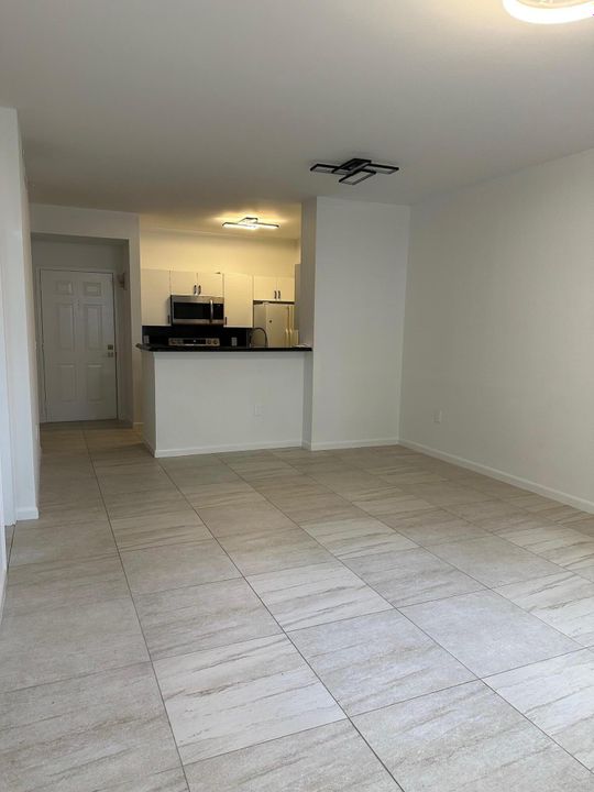 For Rent: $2,250 (1 beds, 1 baths, 756 Square Feet)