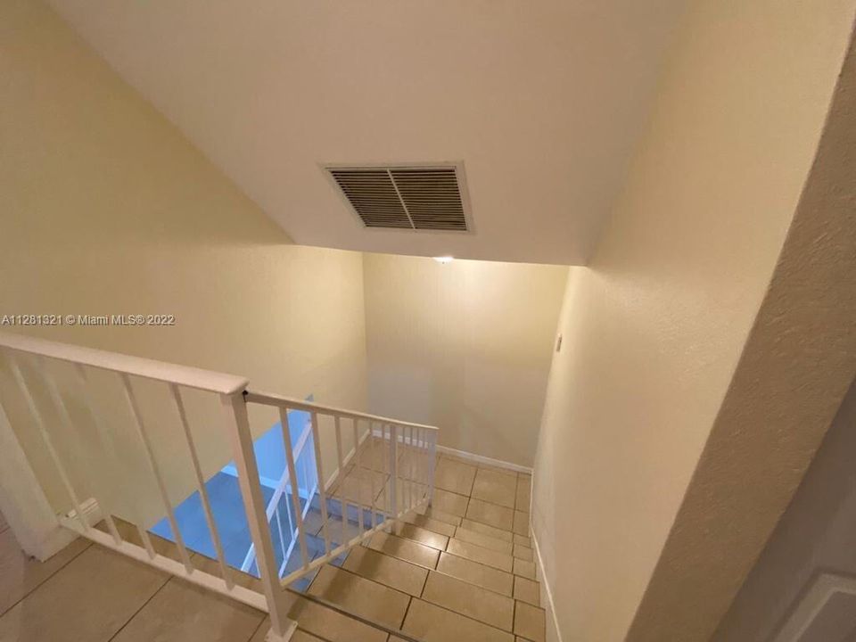 For Rent: $1,875 (2 beds, 1 baths, 1088 Square Feet)