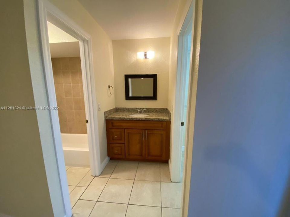 For Rent: $1,875 (2 beds, 1 baths, 1088 Square Feet)