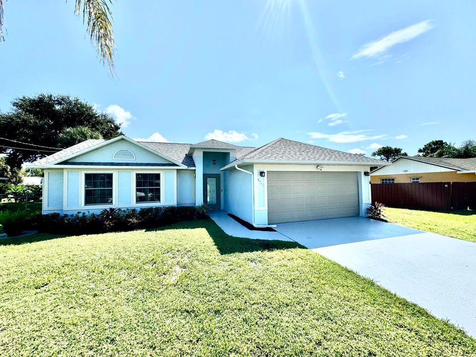 For Sale: $349,900 (3 beds, 2 baths, 1387 Square Feet)