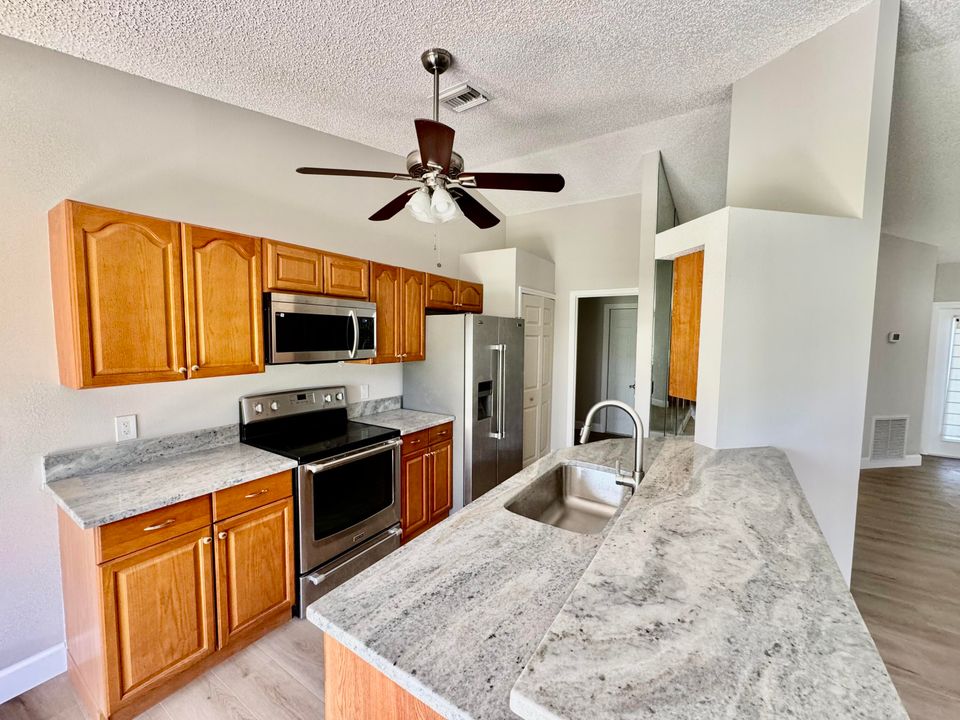 For Sale: $349,900 (3 beds, 2 baths, 1387 Square Feet)