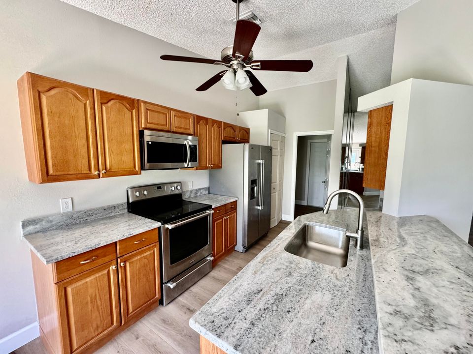 For Sale: $349,900 (3 beds, 2 baths, 1387 Square Feet)