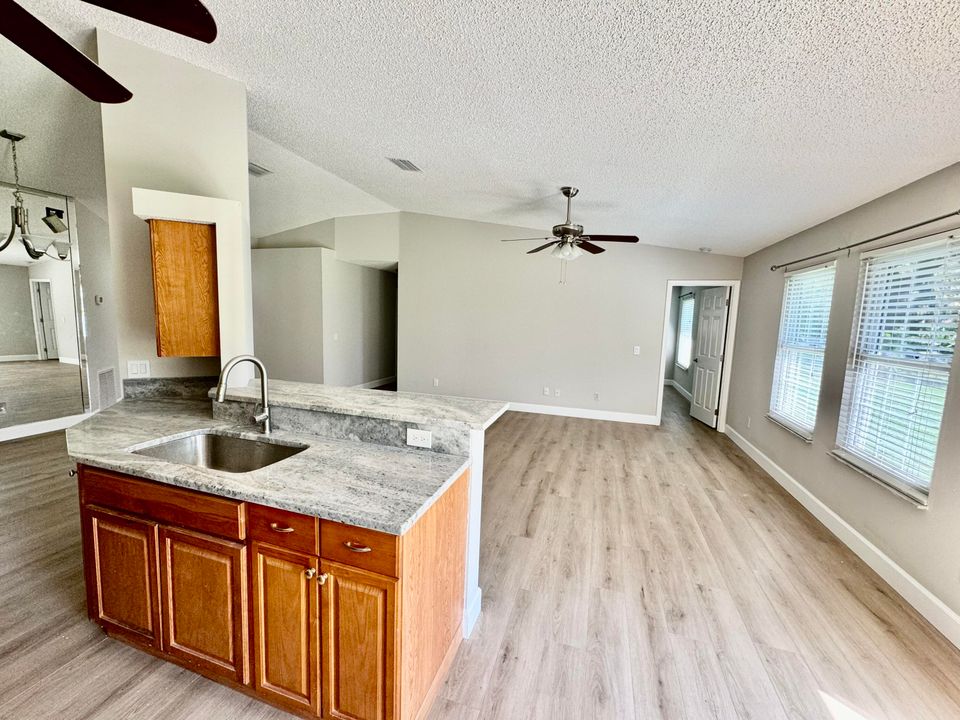 For Sale: $349,900 (3 beds, 2 baths, 1387 Square Feet)