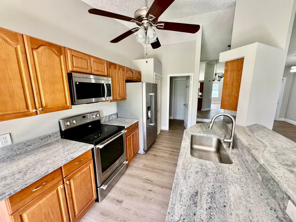 For Sale: $349,900 (3 beds, 2 baths, 1387 Square Feet)