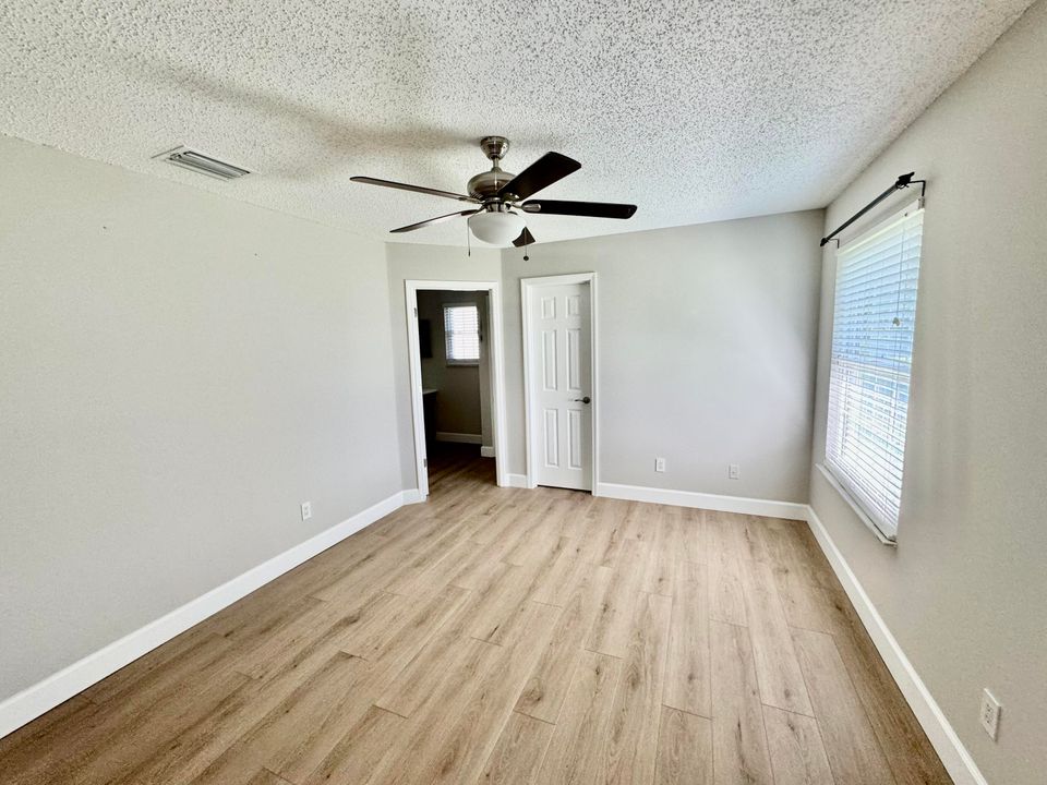 For Sale: $349,900 (3 beds, 2 baths, 1387 Square Feet)