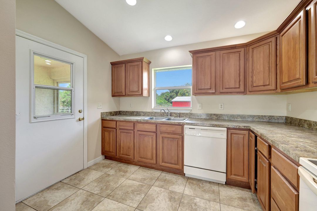 For Sale: $475,000 (4 beds, 2 baths, 3119 Square Feet)