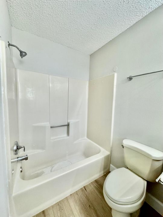 For Sale: $349,900 (3 beds, 2 baths, 1387 Square Feet)