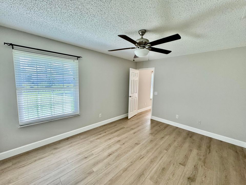 For Sale: $349,900 (3 beds, 2 baths, 1387 Square Feet)