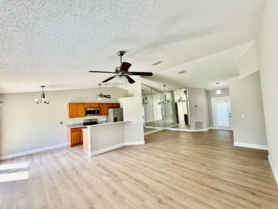 For Sale: $349,900 (3 beds, 2 baths, 1387 Square Feet)