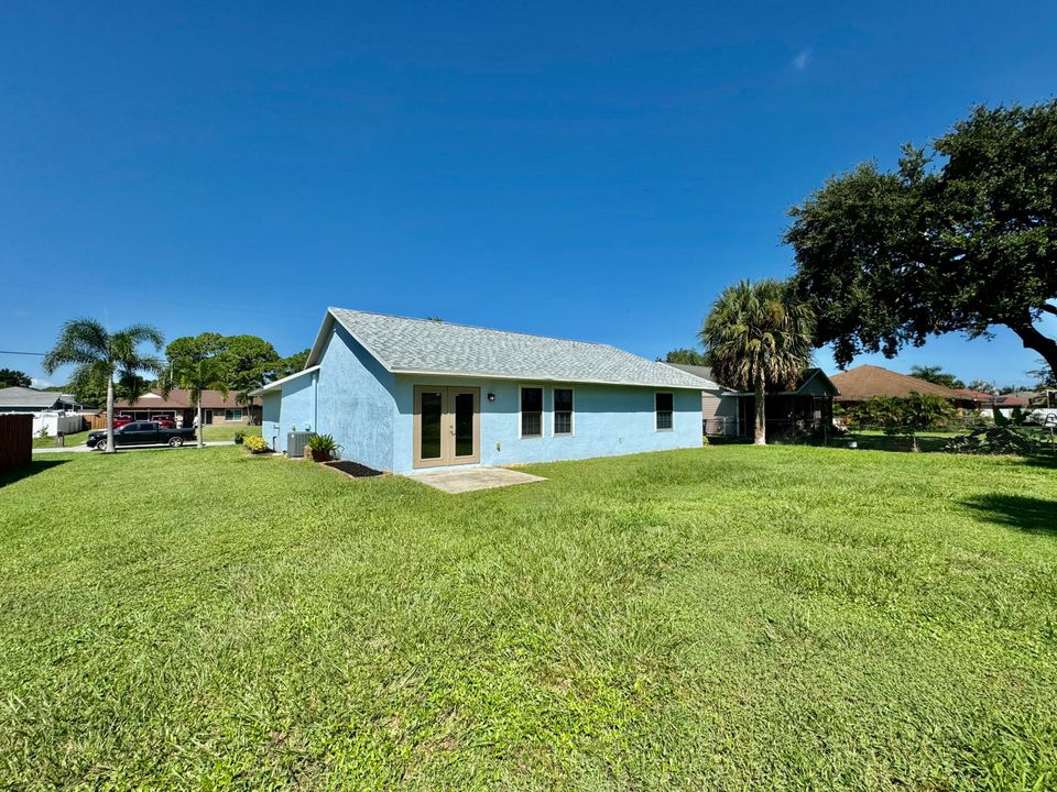 For Sale: $349,900 (3 beds, 2 baths, 1387 Square Feet)