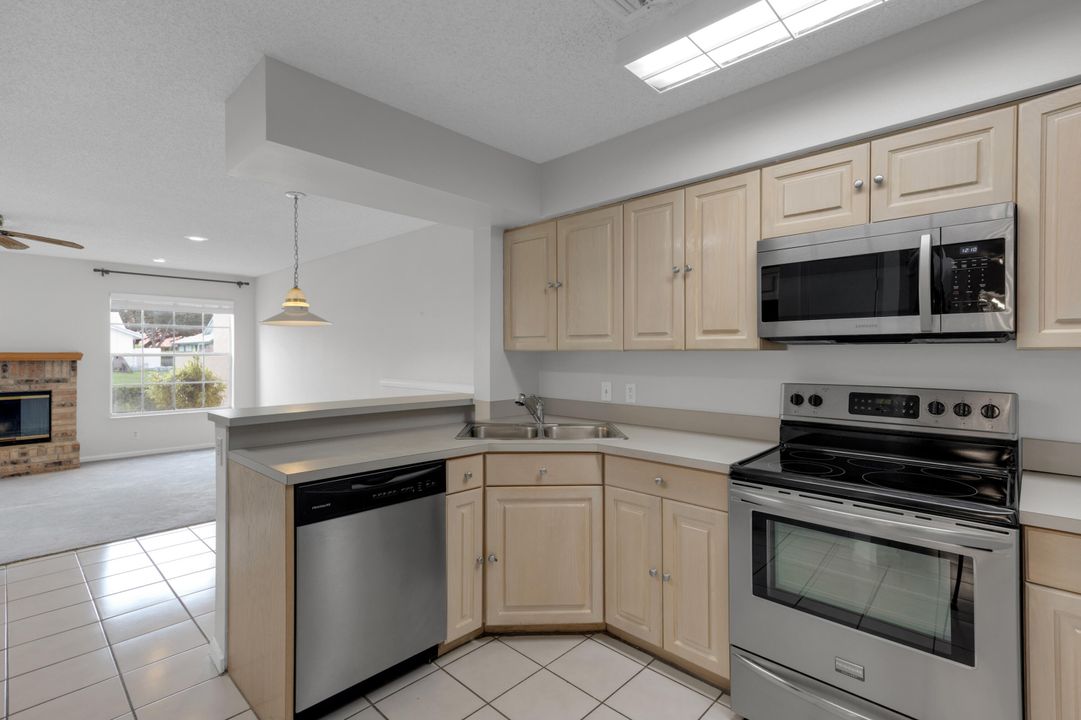 For Sale: $435,000 (3 beds, 2 baths, 1876 Square Feet)