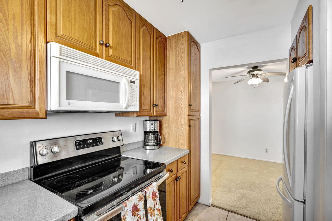 For Rent: $2,500 (2 beds, 2 baths, 966 Square Feet)