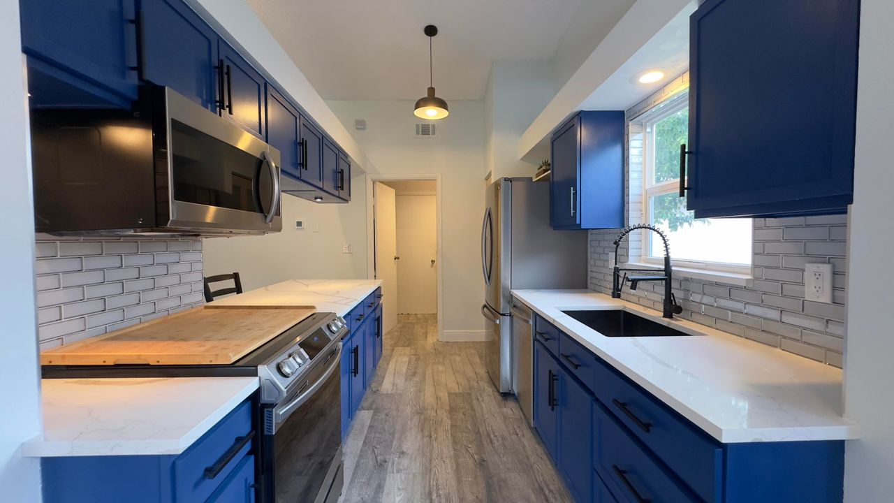 For Rent: $2,895 (3 beds, 2 baths, 1221 Square Feet)