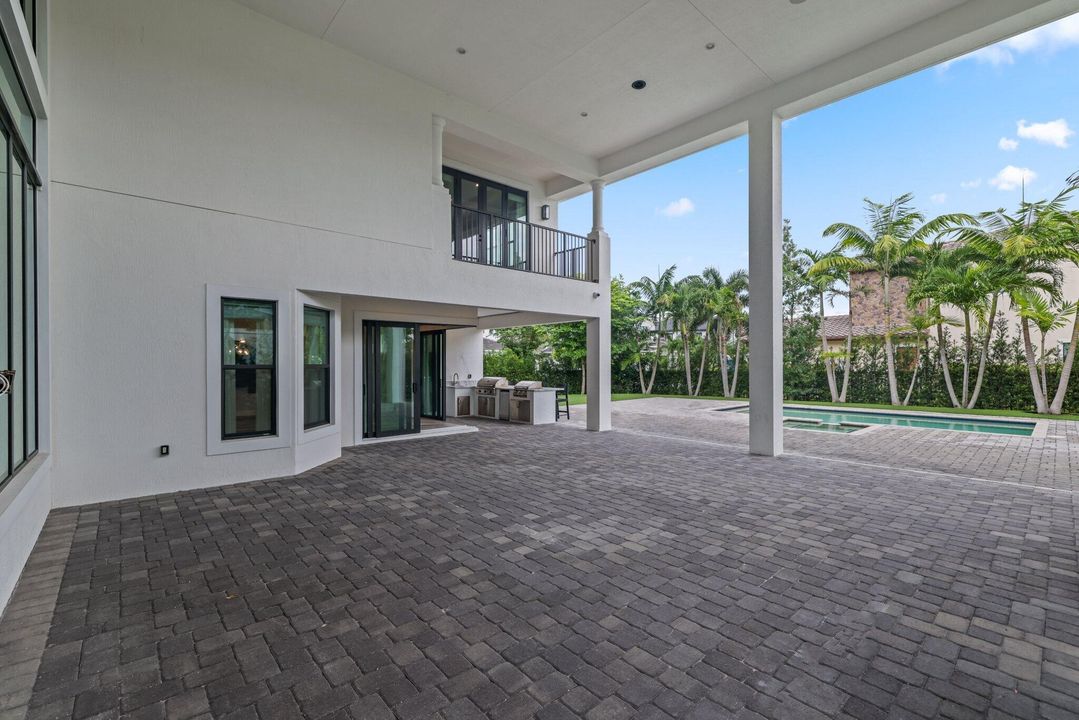 Active With Contract: $3,095,000 (5 beds, 5 baths, 4818 Square Feet)